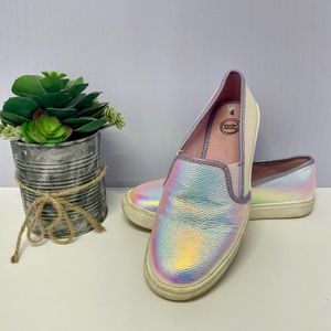 Wonder Nation, girls size 4, white/ iridescent slip- on shoes